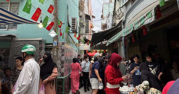 Tết lạ ở hẻm 'độc nhất' TP.HCM: Không rượu bia, chuẩn bị nhịn ăn 1 tháng