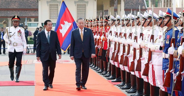 Lễ đ&oacute;n trọng thể Tổng B&iacute; thư T&ocirc; L&acirc;m thăm cấp nh&agrave; nước tới Campuchia