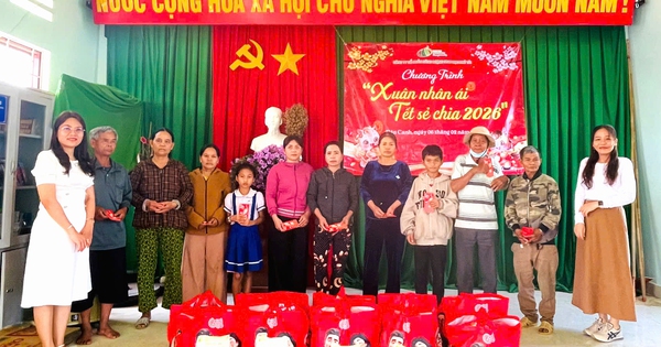 350 hộ dân khó khăn ở xã Vân Canh nhận quà tết