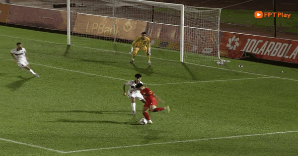 CLB Becamex TP.HCM thua ngược cay đắng PVF-CAND: ‘Nước mắt’ Hồ Tấn Tài!