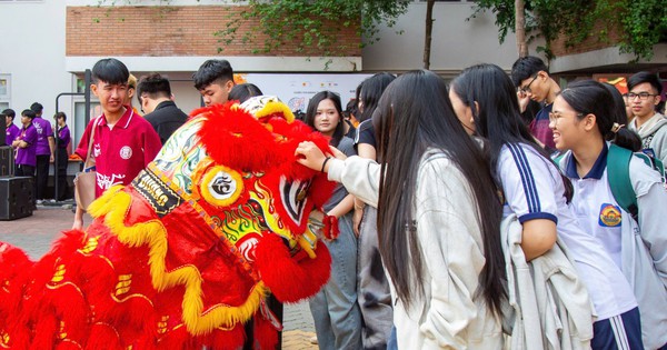 Tết 'ấm' từ nhà trường