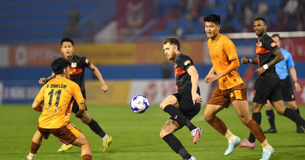 HAGL thắng 2 trận liên tiếp, ‘tòa tháp’ 1,95 m nói điều tuyệt vời!