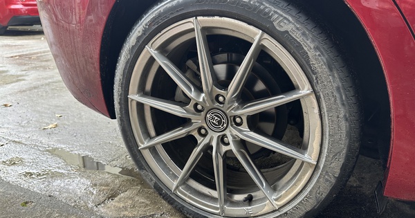 Dấu hiệu nào cho thấy lốp ô tô không đủ điều kiện đi đường dài?