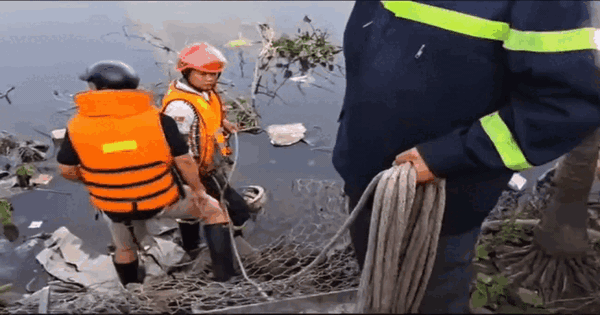 Sập nhà ven sông ở TP.HCM, 2 người bị thương