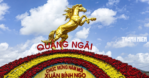 Ngựa vàng Quảng Ngãi cao 10 m 'có hồn' ở công viên Ba Tơ