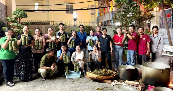 Tất niên ở TP.HCM có nhiều nồi bánh tét, dân khu phố làm điều nghĩa tình