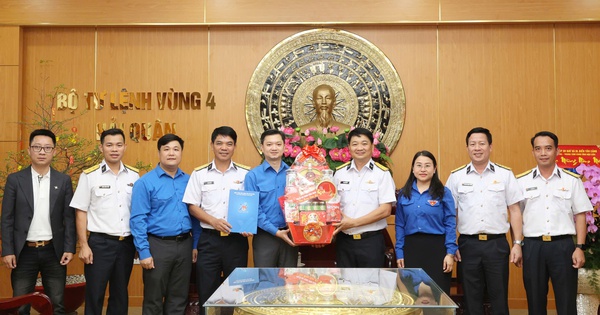 Tự hào về sự hy sinh thầm lặng của các chiến sĩ nơi đầu sóng ngọn gió