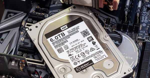 Nhu cầu lưu trữ tăng cao vì AI, ổ cứng cũ bỗng có giá