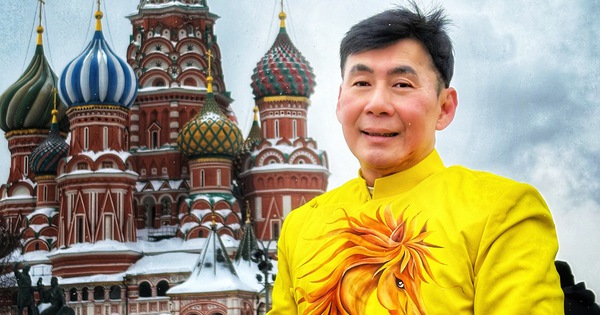 Ca sĩ chờ đợi 30 năm để mặc áo dài trên quảng trường Đỏ nước Nga