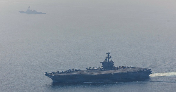 Iran tuyên bố tấn công tàu sân bay, Mỹ nói đánh chìm chiến hạm Iran