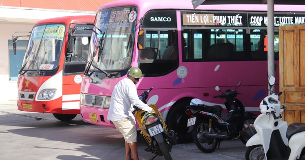 Xăng dầu tăng mạnh, chi phí vận tải đội cao, doanh nghiệp và hành khách chịu áp lực