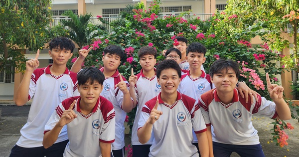 Trường THPT Phú Mỹ: Mô hình 'không điện thoại di động' tăng kết nối thực tế cho học sinh