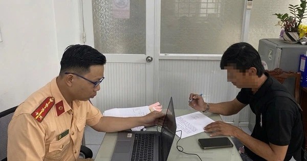 Tài xế xe tải bị phạt nguội vì chuyển làn trái quy định trên đường Đỗ Mười