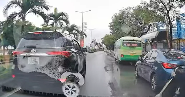 Lái xe Quảng Trị bị phạt 5 triệu đồng vì đi giật lùi gây ùn tắc giao thông