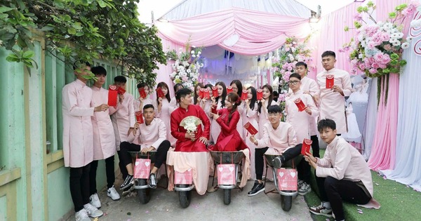 Chú rể Thanh Hóa dùng 9 xe rùa chở sính lễ hỏi vợ nhà hàng xóm gây sốt mạng