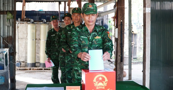 Bầu Cử Sớm Tại Biên Giới: Hòm Phiếu Lưu Động Phục Vụ Chiến Sĩ Đắk Lắk