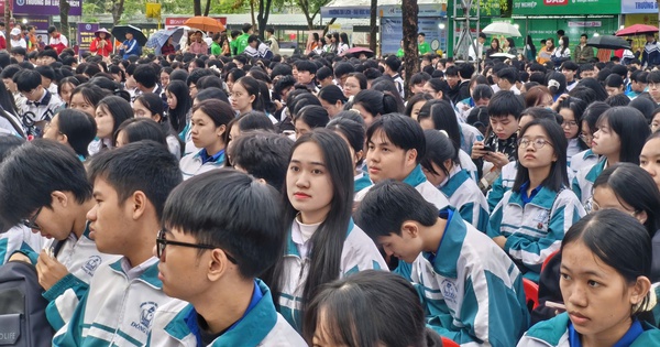 Quảng Trị: 1.500 học sinh tham gia chương trình Tư vấn mùa thi 2026