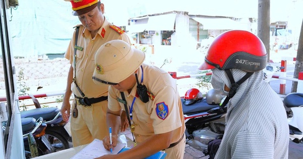 Vượt đèn đỏ đường sắt: Có bị phạt đến 20 triệu đồng như trên đường bộ?