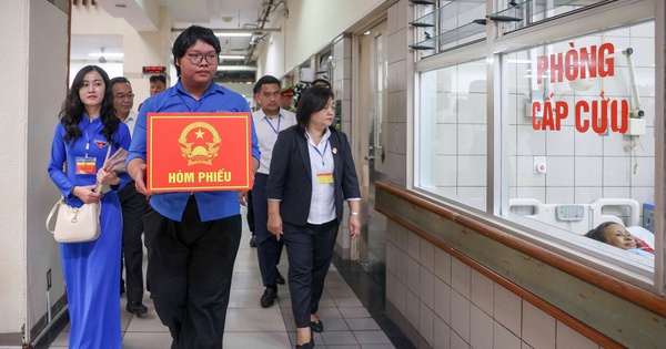 Những l&aacute; phiếu đặc biệt trong ng&agrave;y hội bầu cử to&agrave;n d&acirc;n