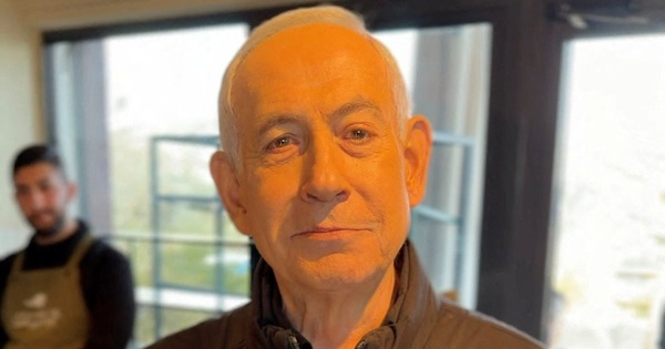 Thủ tướng Israel đăng video uống cà phê, dập tắt tin đồn đã chết