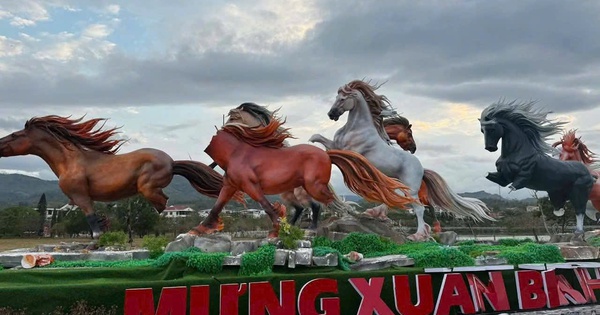 Linh vật ngựa bị phá hoại ở Quảng Trị: Nghệ nhân lên phương án sửa chữa