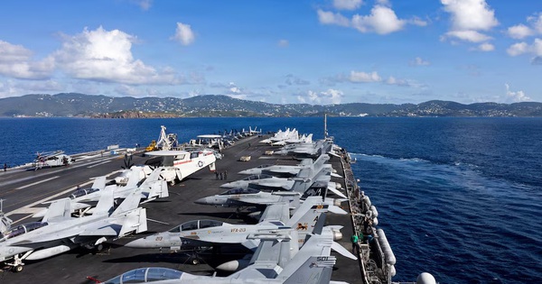 Tàu sân bay mới nhất của Mỹ phải cập cảng sau vụ cháy hơn 30 tiếng