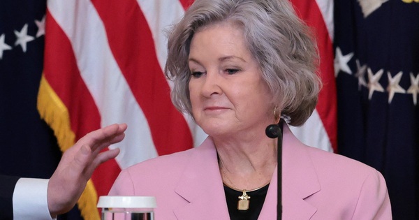 Chánh văn phòng Nhà Trắng bị ung thư vú