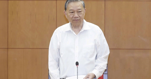 Tổng Bí thư: Cần có chiến lược cụ thể nhằm tái cơ cấu nền kinh tế