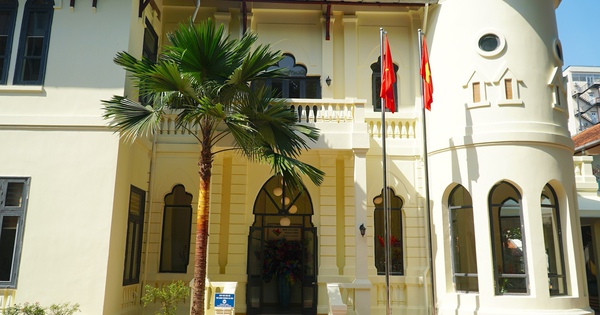 Trụ sở tạm Nhà văn hóa Thanh Niên gây sốt: Không gian như lâu đài giữa TP.HCM