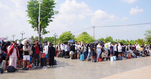 Tiếp nhận 344 công dân Việt Nam từ phía Campuchia bàn giao