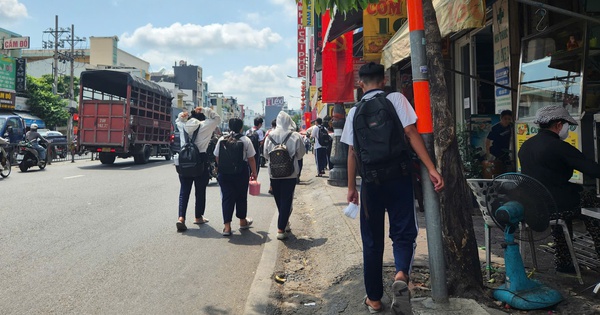 Vỉa hè nào cho học sinh đi bộ?