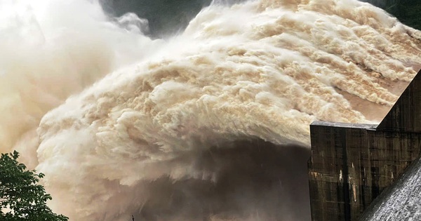 Chủ tịch Đà Nẵng yêu cầu làm rõ: Thủy điện làm trầm trọng hay điều tiết lũ lụt?