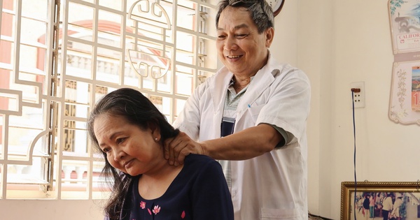 Phòng khám miễn phí trong chùa: Người ở lại mấy chục năm không lương vì điều gì?