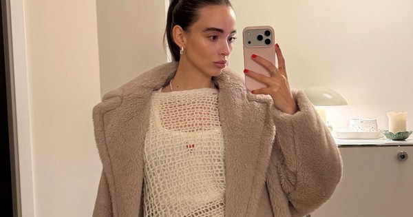 Mặc đồ xuyên thấu không hề phản cảm, quan trọng là bạn biết cách này