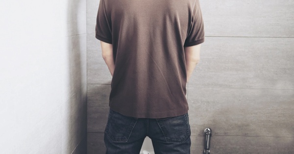 Why Do People Urinate More When Drinking Alcohol? Expert Explanation