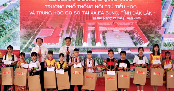 Phó thủ tướng Hồ Quốc Dũng dự khởi công trường nội trú vùng biên Đắk Lắk