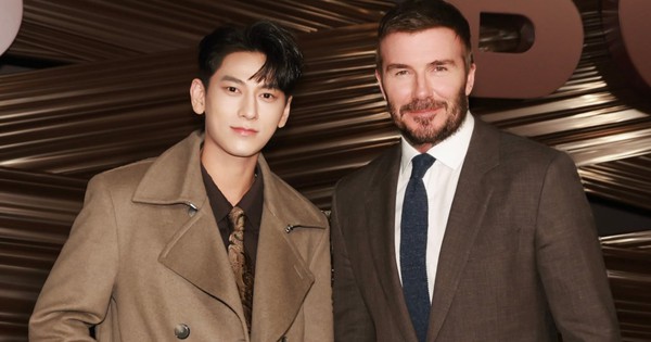 Isaac xúc động khi hội ngộ David Beckham