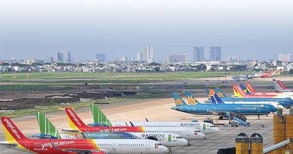 Giá nhiên liệu máy bay tăng vọt, hãng hàng không đối mặt nguy cơ 'càng bay càng lỗ'