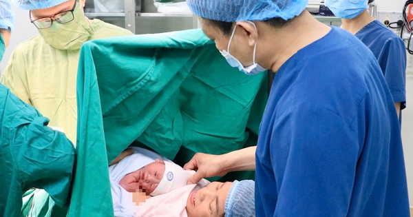 Sản phụ 60 tuổi sinh con trai 2,8 kg