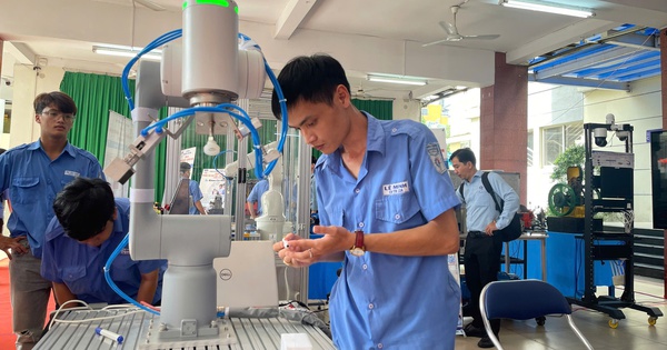 Việc làm 2026 thời AI: Ngành nào lên ngôi, nghề nào sẽ bị đào thải?