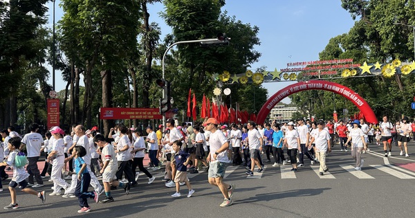 Hàng nghìn người tham gia Ngày chạy Olympic sức khỏe toàn dân tại TP.HCM