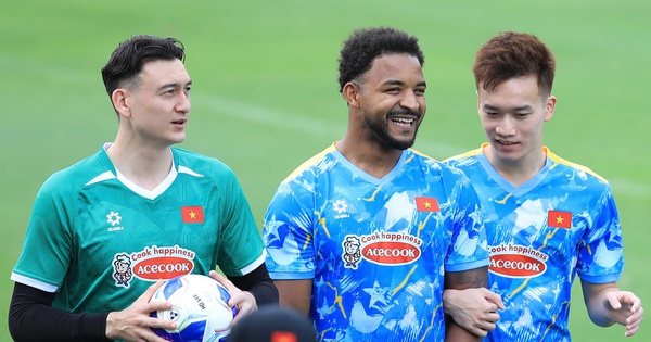 Đội tuyển Việt Nam đón thêm dàn sao Ninh Bình, Xuân Son vẫn phải tập riêng với bác sĩ