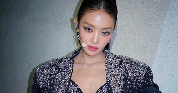 Trang phục đính đá chiếm trọn sự thu hút trong đêm tiệc