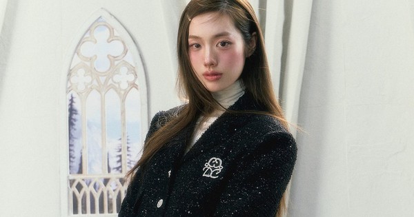 Chỉ với một chiếc cài áo, trang phục tầm thường cũng hóa sang trọng