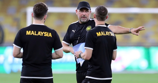 HLV Cklamovski lên tiếng về 2 cầu thủ nhập tịch Malaysia: ‘Họ chưa đủ điều kiện đấu Việt Nam’