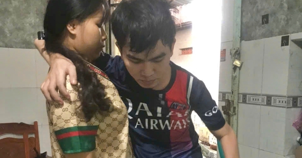 Vợ trẻ bồng bế, thức khuya chăm chồng suốt 5 năm dù bị xua đuổi