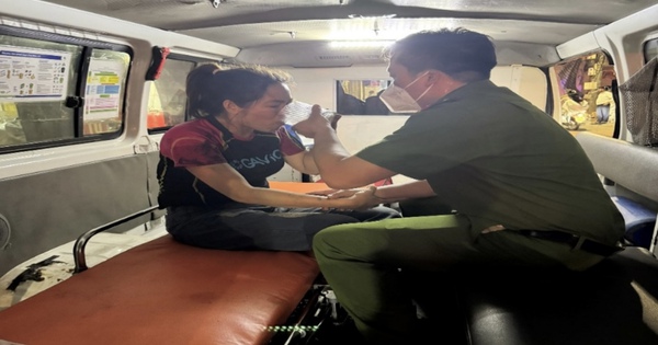 Công an Hà Nội tận dụng 'thời gian vàng' cứu 7 người kẹt trong ngôi nhà cháy