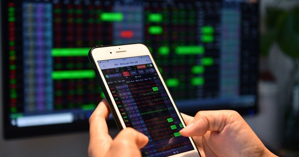 Một cá nhân dùng 26 tài khoản làm giá cổ phiếu bị xử phạt 1,5 tỉ đồng
