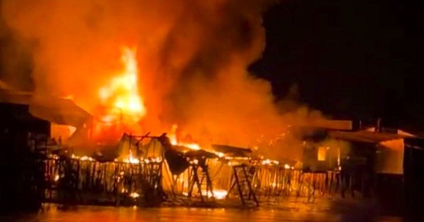 Cà Mau: Cháy nhà ven sông Vàm Đầm, hơn 10 căn bị thiêu rụi