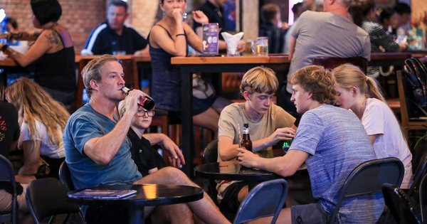 TP.HCM nên làm 'đặc khu' cho dịch vụ đêm hay xen cài trong khu dân cư?